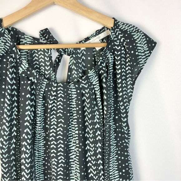 LC Lauren Conrad Gray & Aqua Blue Geometric Printed Short Sleeve Blouse XS - Picture 3 of 4